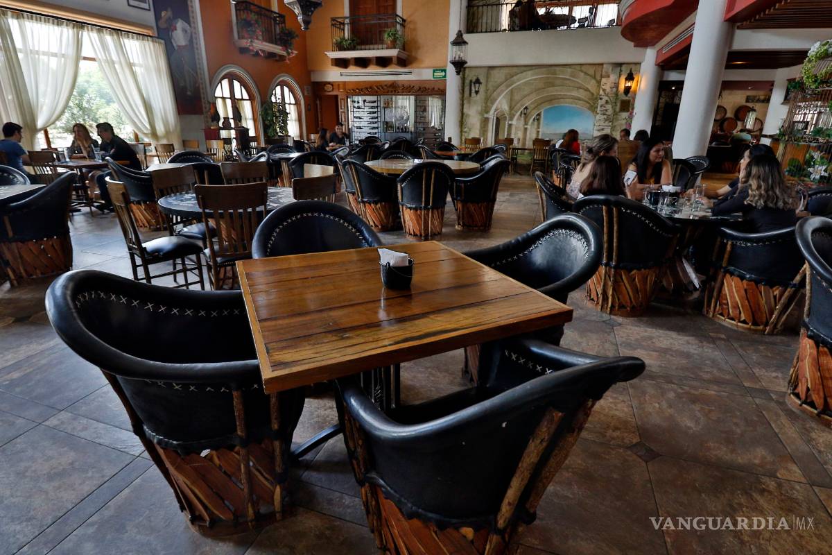 Con estrictas medidas sanitarias trabajan restauranteros de Saltillo