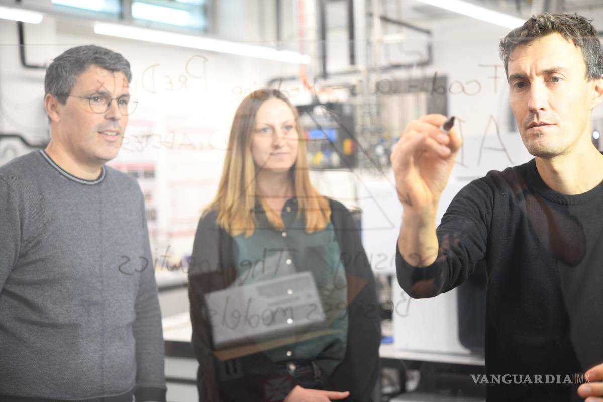 $!Los investigadores Simon Annaheim (izquierda), Cynthia Sob y Thijs Defraeye, de los Laboratorios Federales Suizos de Ensayos de Materiales e Investigación, desarrollan métodos digitales para prevenir la diabetes tipo 2.