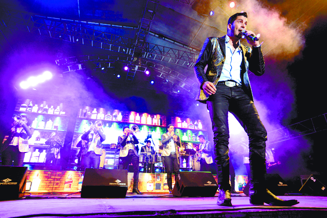 Los Recoditos ponen a bailar a los saltillenses