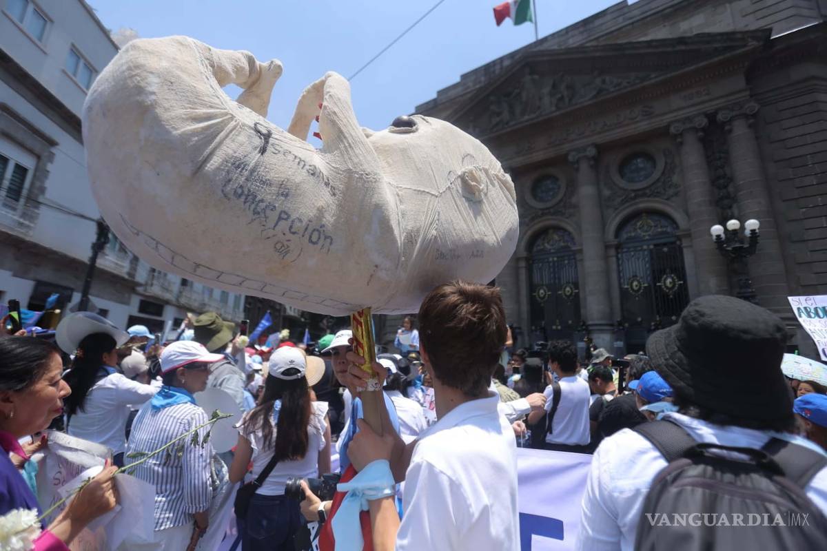 Organizaciones “Provida” marchan en CDMX contra despenalización del aborto