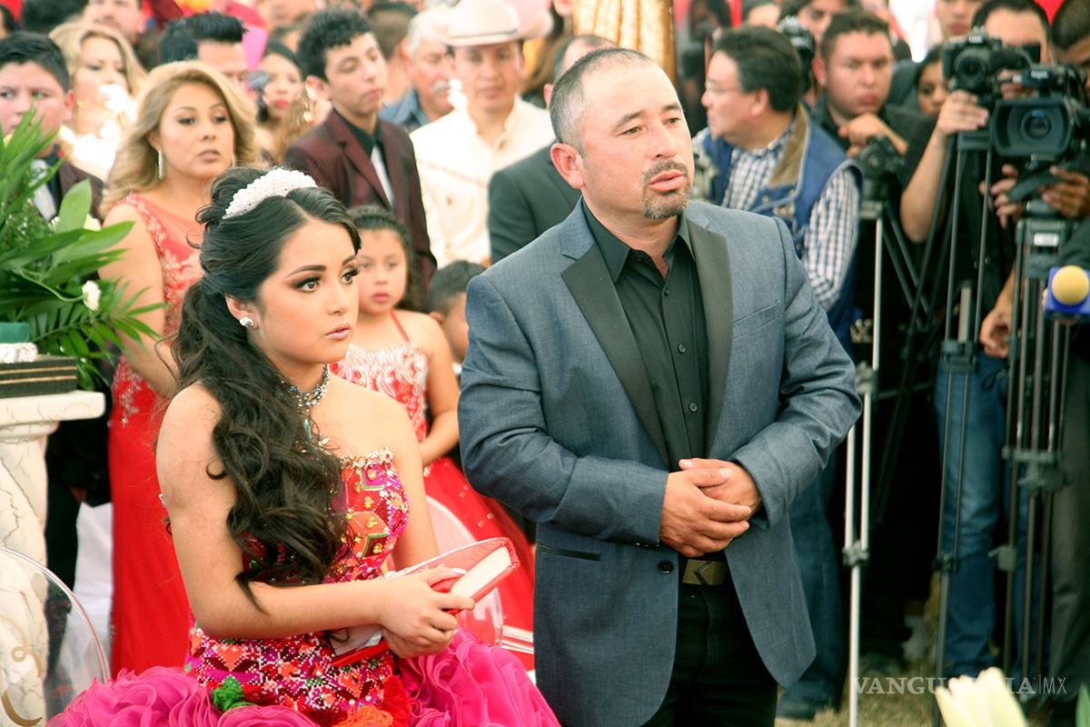 Llegó la fecha, miles llegaron al ejido La Joya para los XV de Rubí