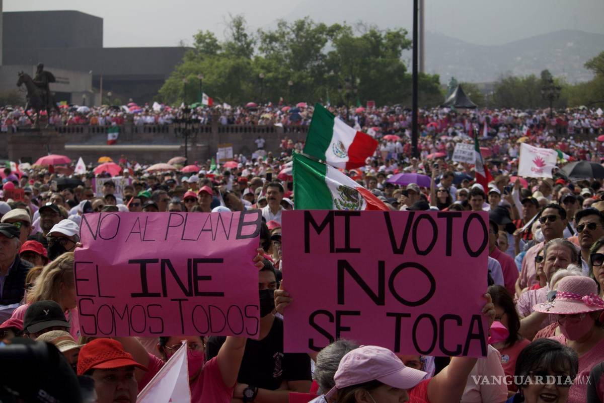 Así toman las calles y plazas miles de mexicanos para defender al INE (Fotos)