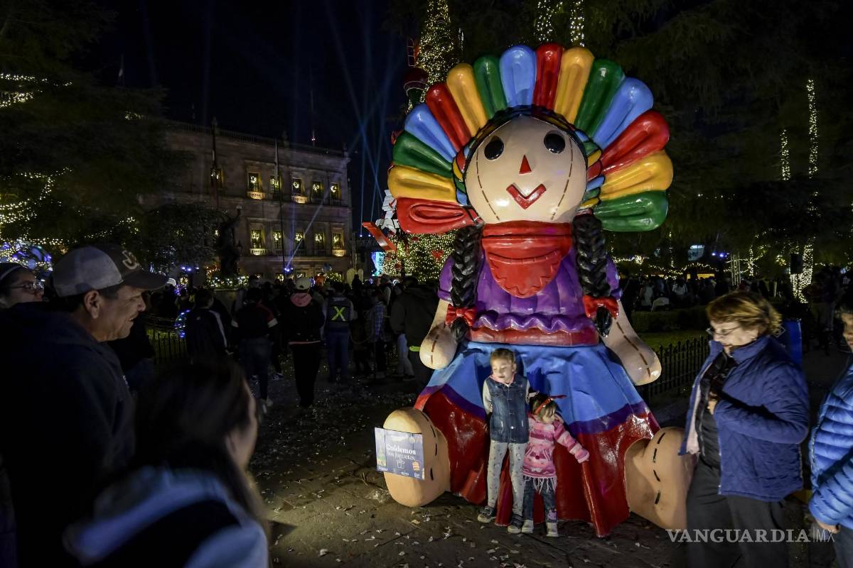 $!Villa Magia colocada en Plaza de Armas inspiró la colocación del Nacimiento que es colocado en la Basílica de San Pedro, el la Santa Sede.