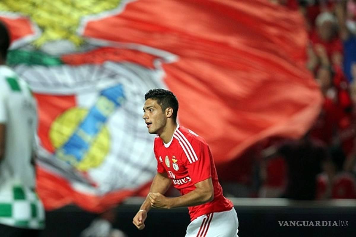 Raúl Jiménez colabora en triunfo del Benfica