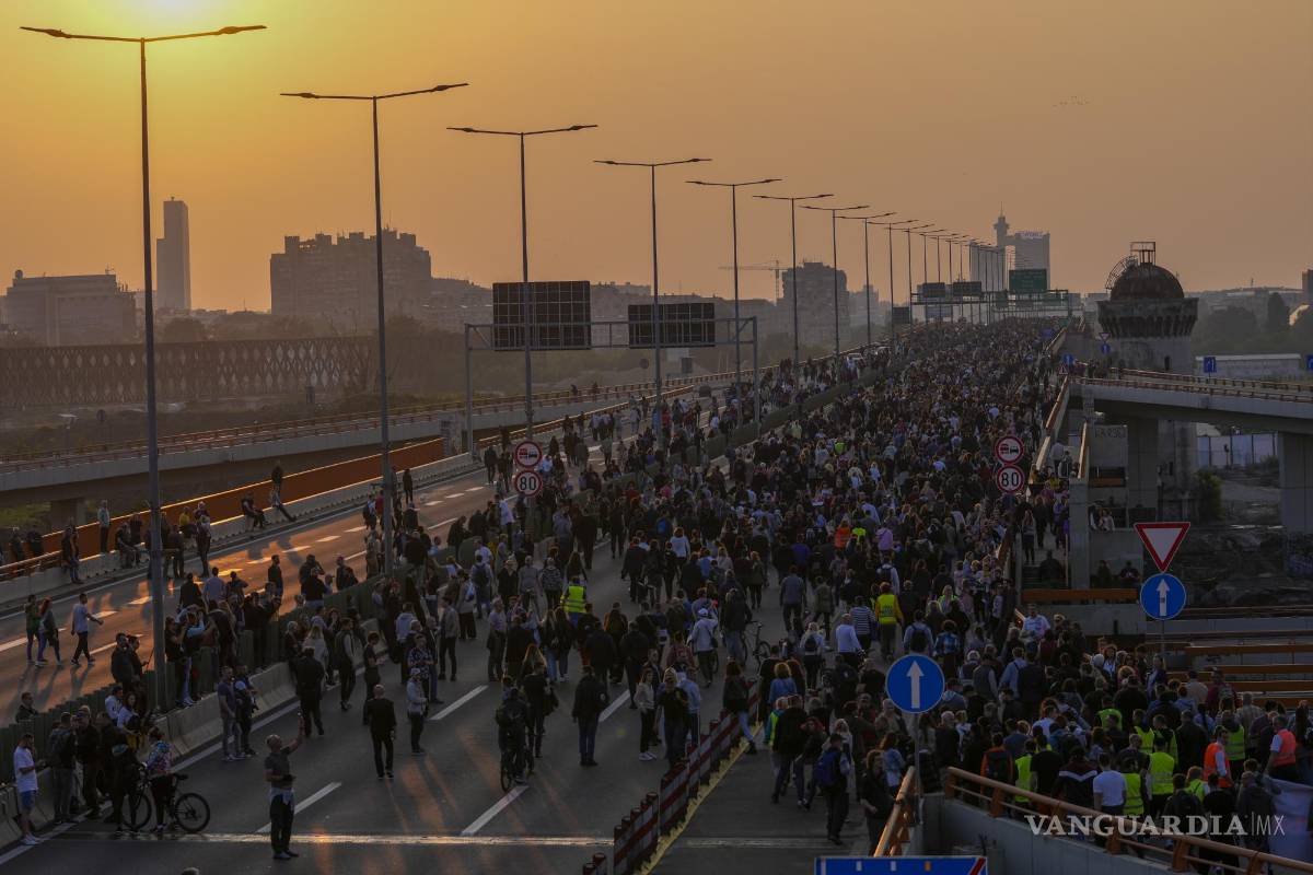 $!Esta fue la tercera ocasión que los serbios se manifiestan, luego de este doble tiroteo a inicios de mes.