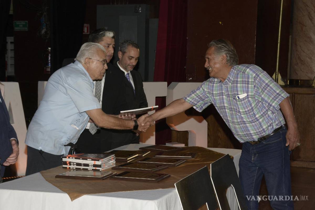 $!Se reconocieron a los entrenadores fundadores de los clubs Aguilas Moradas, Boxer, Vaqueros y Potros Salvajes.