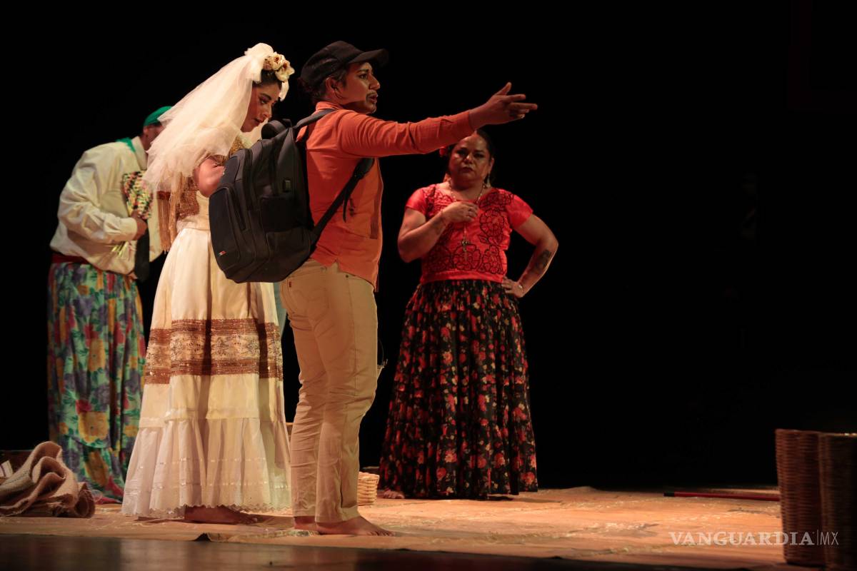 $!Hermanas que se cuidan: Presentan la obra de teatro ‘Benda’ muxe’’ en Saltillo
