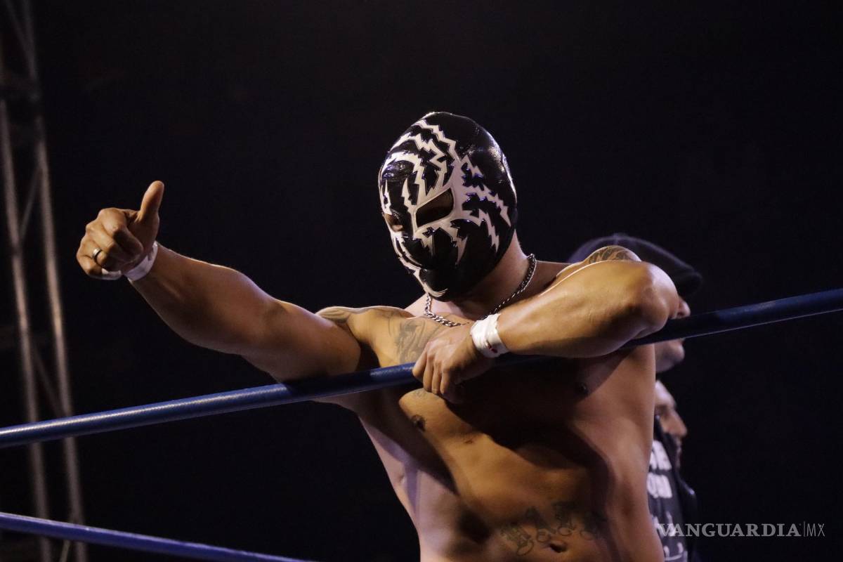 Vibrante noche de lucha libre vivió Saltillo este sábado