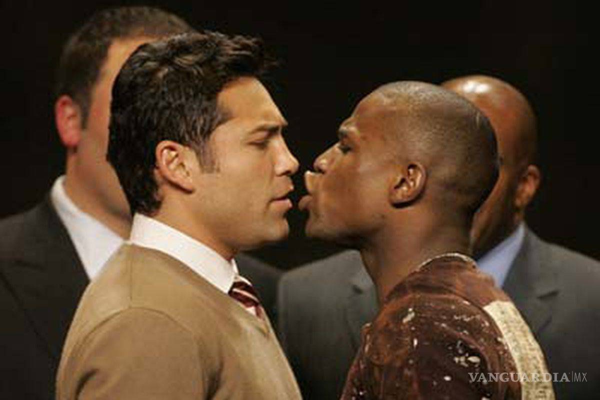 Mayweather y De La Hoya se enfrascan en una guerra de indirectas en redes sociales
