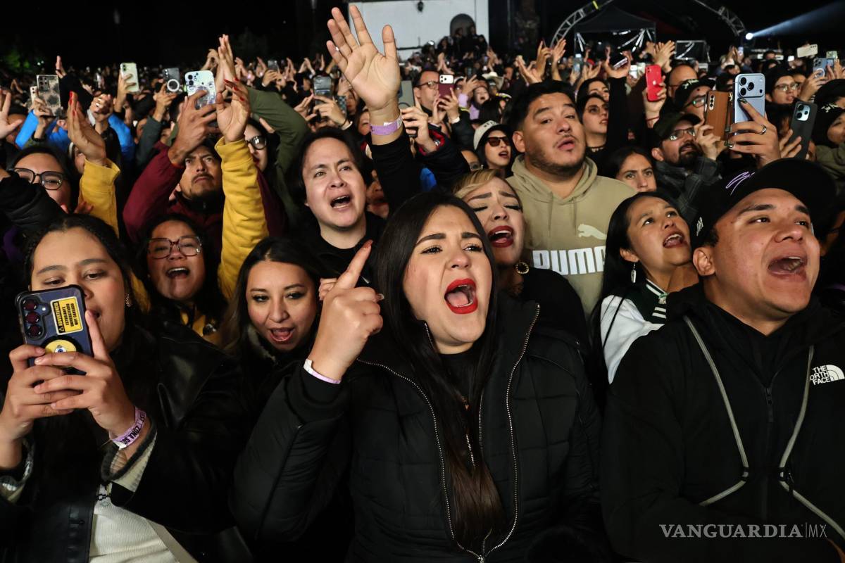 $!La audiencia llenó el recinto desde la 1:00 p.m. para conseguir el mejor lugar frente al escenario.