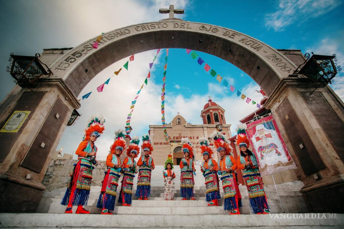 Los Matlachines de Coahuila, una tradición de penacho, huarache, fe, devoción y familia
