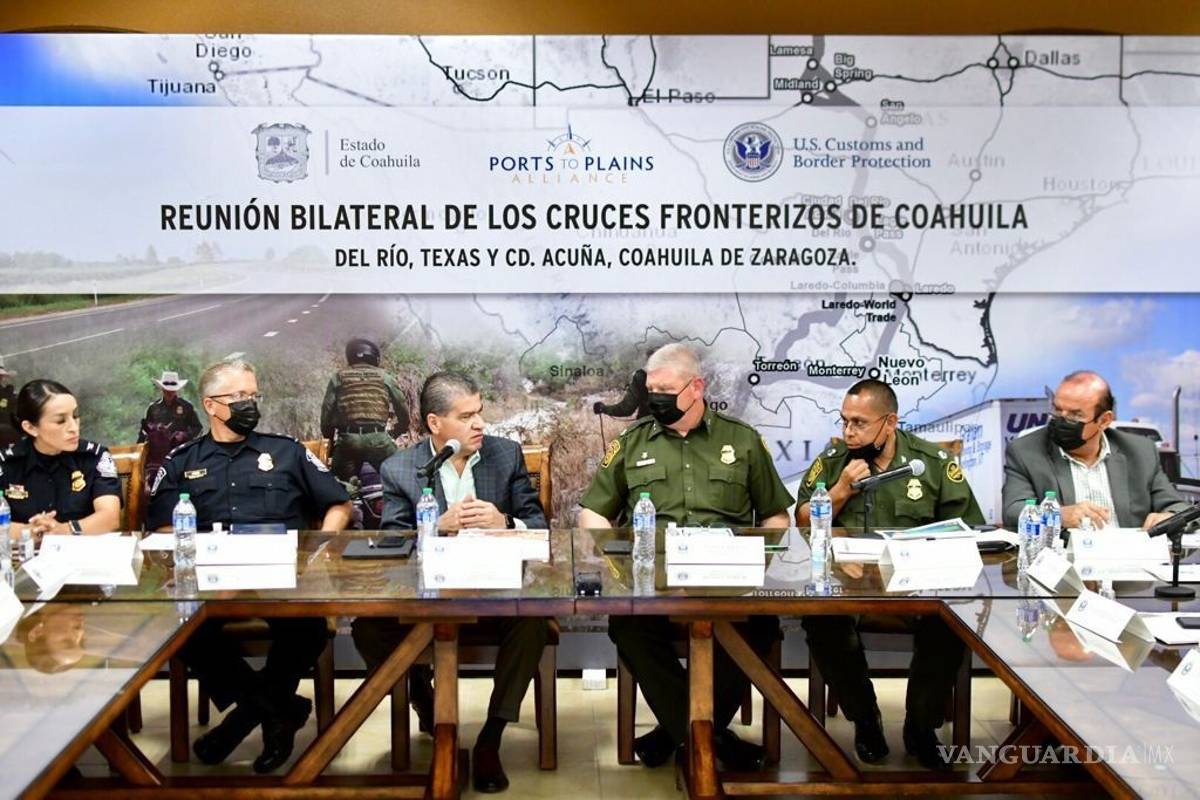 Analiza Miguel Riquelme cruces fronterizos en una reunión binacional