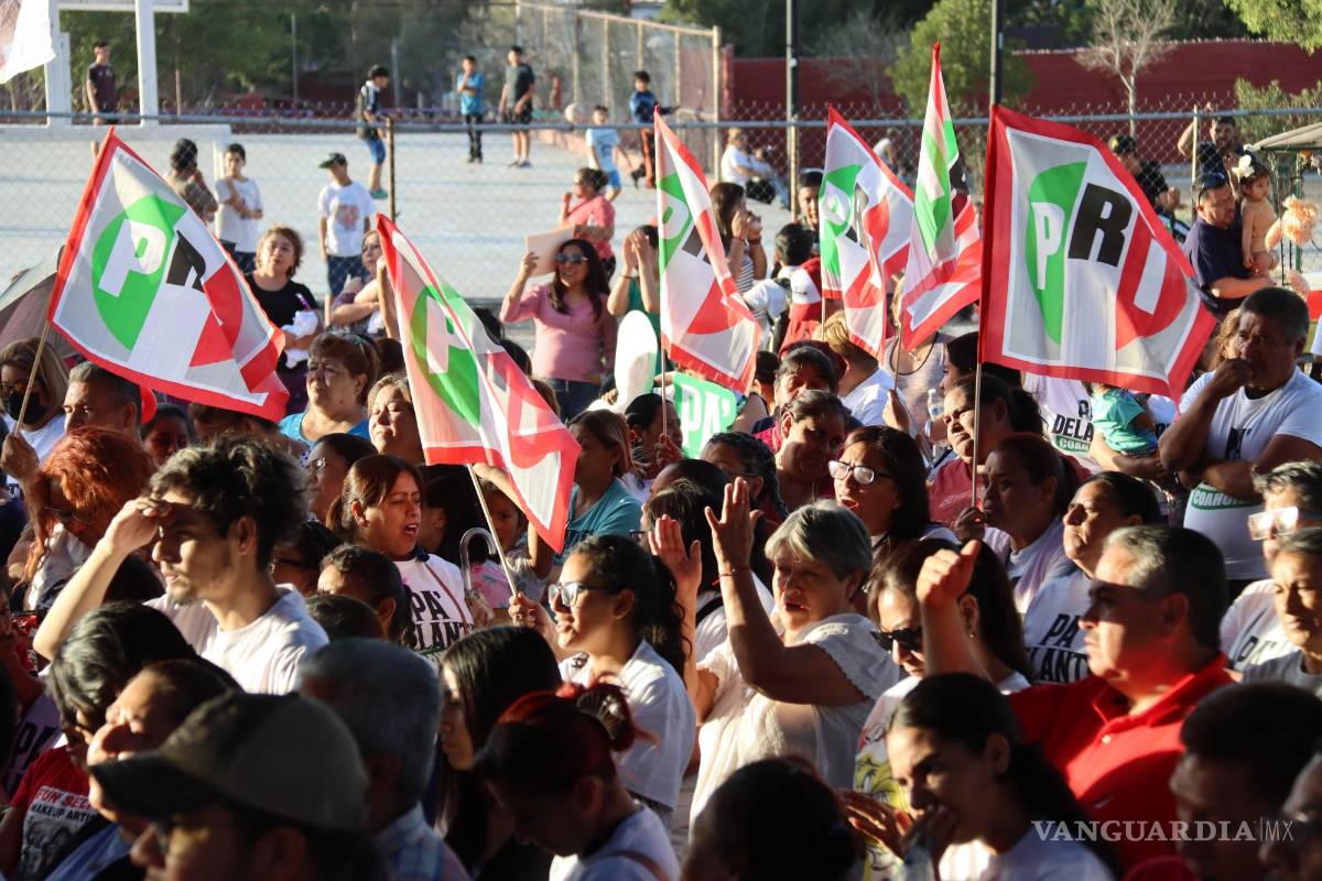 $!Decenas de simpatizantes acudieron al encuentro, donde escucharon las propuestas de Manolo Jiménez.