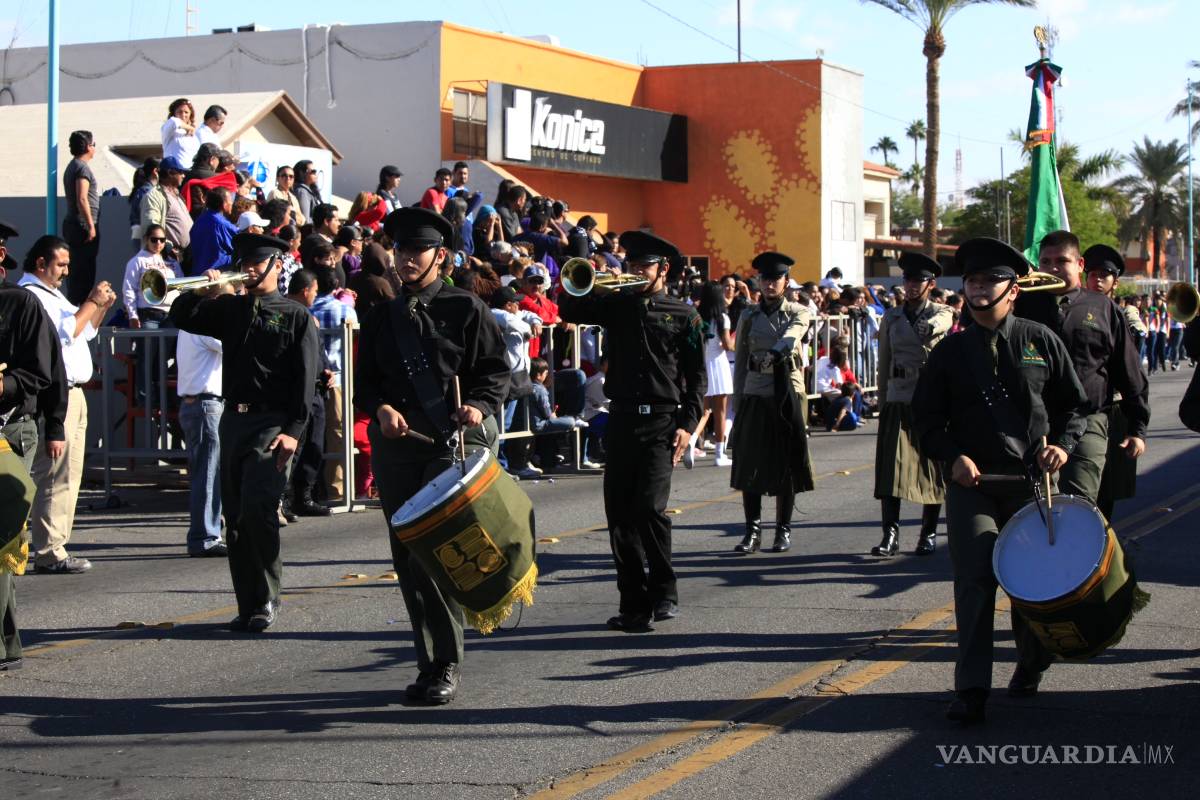 Protestan durante desfile militar en La Paz, BCS