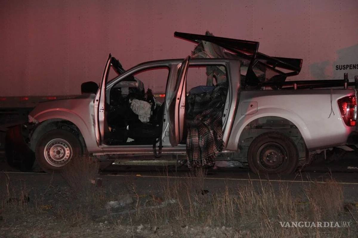 $!En Saltillo conductor alcoholizado se impacta con trailer; pierden la vida su esposa y sus dos hijos menores de edad