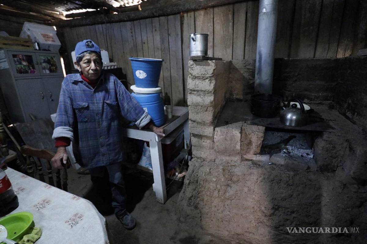 $!Algunos habitantes de San Rafael logran reconstruir su casa con material donado, bloques de adobe y láminas de remate.