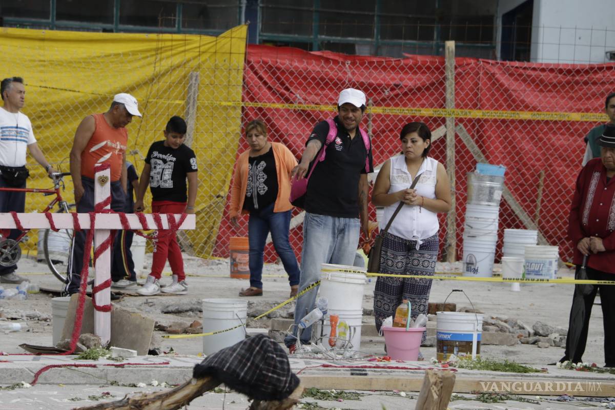 $!Reclaman mujeres por nombres de víctimas en la fábrica de textiles; trabajaban de manera ilegal