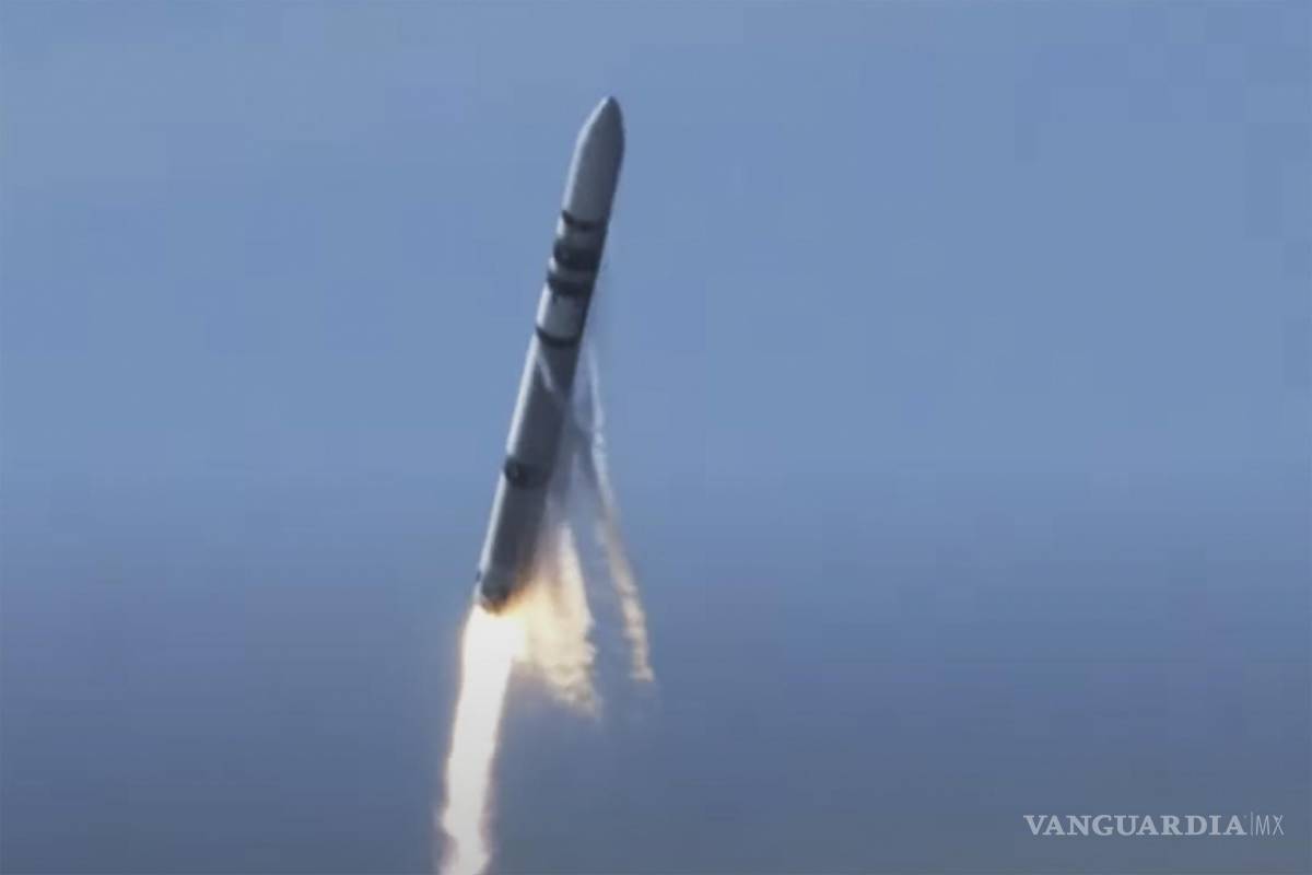 $!El cohete de prueba “Spectrum” de Isar Aerospace cayendo tras el lanzamiento en el Puerto Espacial de Andøya en Nordmela, en la isla de Andøya, Noruega.