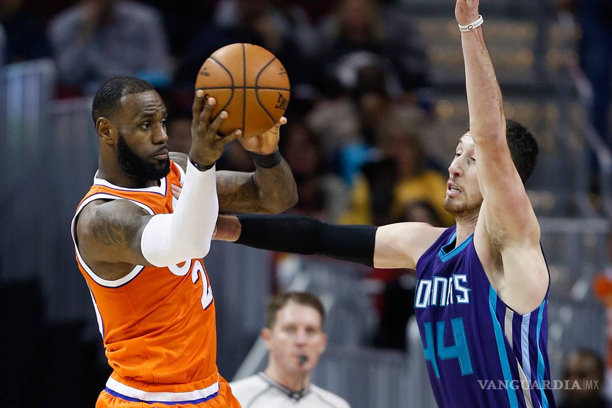 LeBron James sigue aumentando su legado