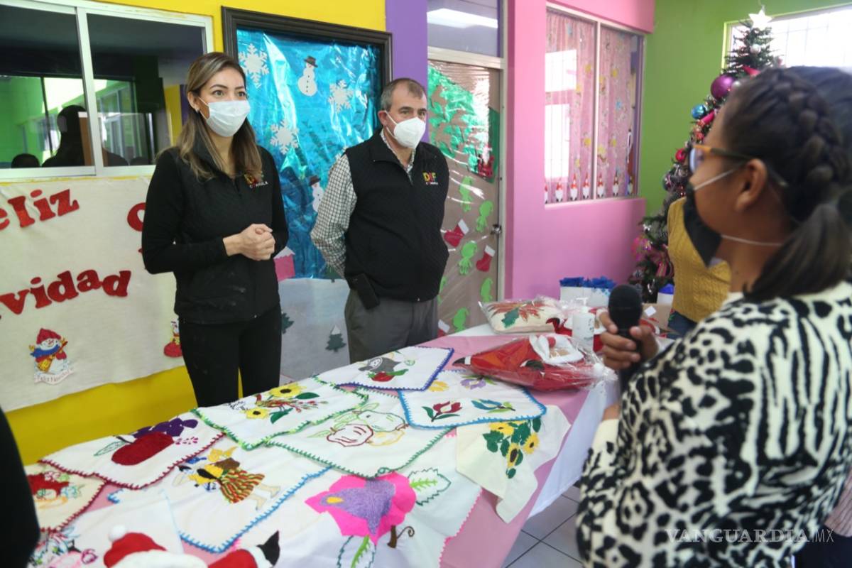 Llevan regalos a menores resguardados por el DIF Coahuila