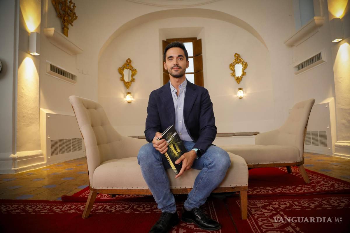 $!El investigador Javier Pérez Campos en la habitación 205 del Parador Nacional de Mérida, España, donde ha habido múltiples apariciones del fantasma de un niño.