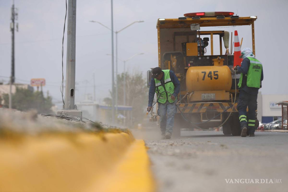 $!La pintura de cunetas y delimitación de carriles, es uno de los detalles por concluir.