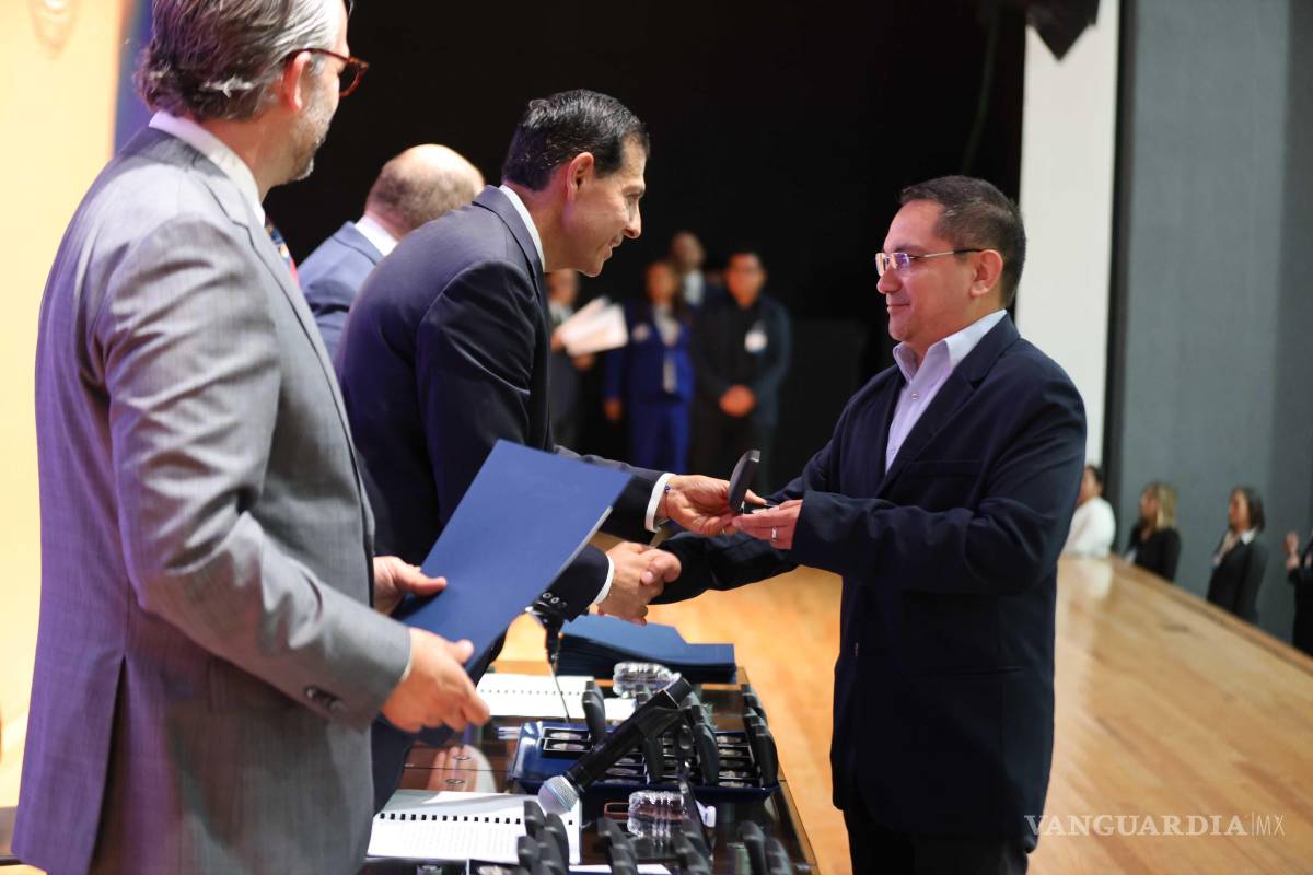 $!47 académicos fueron reconocidos por 20 años de servicio ininterrumpido.