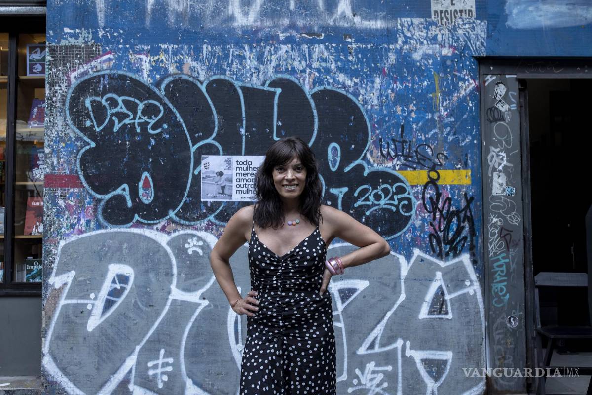 $!Desde la infancia, recuerda la autora, miraba las montañas que rodeaban su pequeña ciudad y pensaba: “Debe haber otra cosa”.