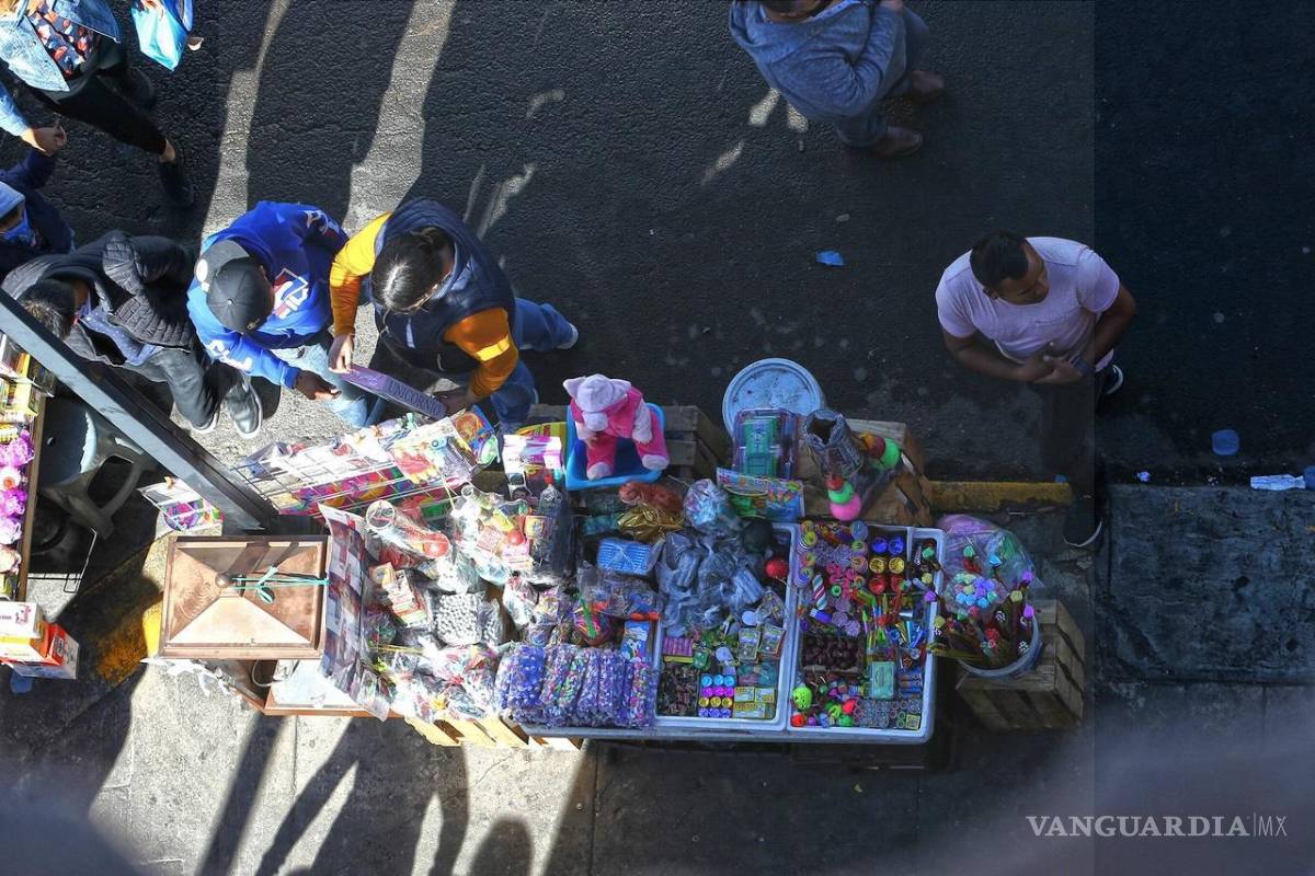 Burlan la ley y venden pirotecnia en mercados de Saltillo; se arriesgan a multa de 20 mil pesos
