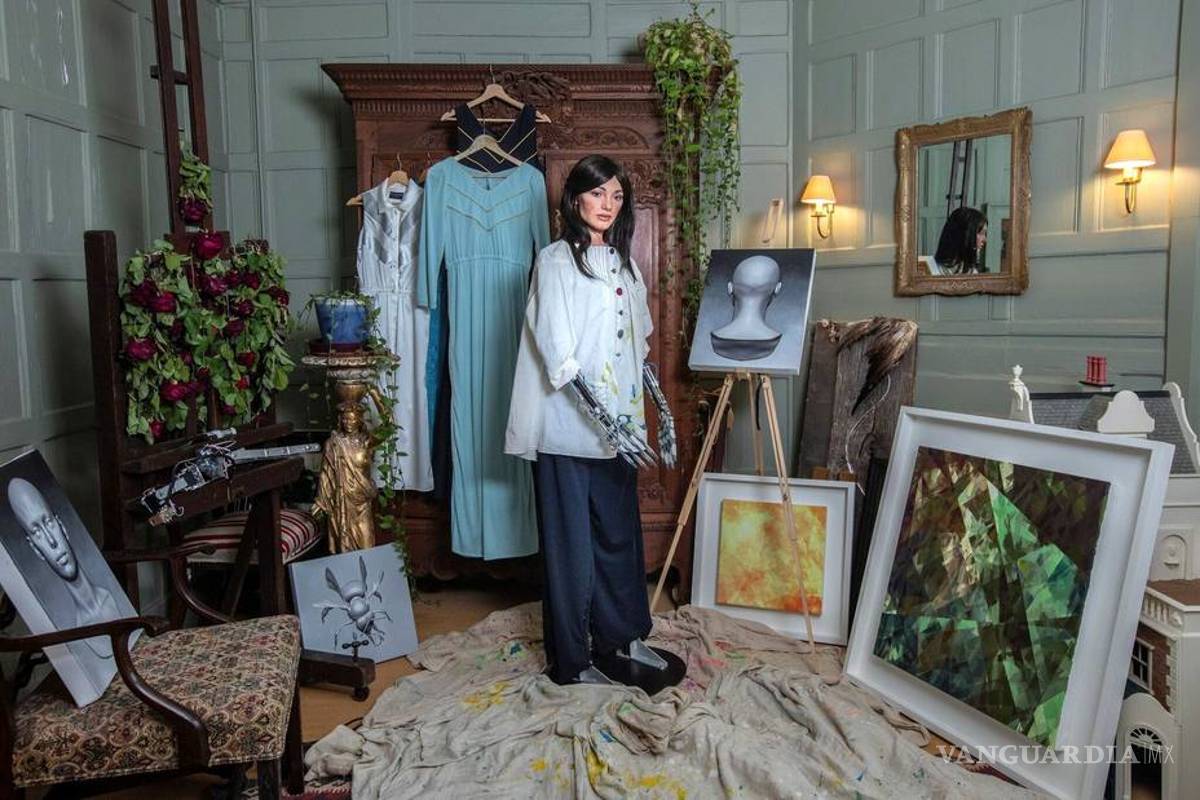 ¡Hola me llamo Ai-Da y soy la primera robot artista del mundo!