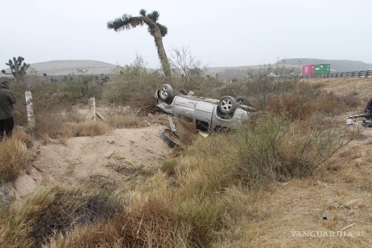 Volcadura sarandea a paisanos en el libramiento norponiente de Saltillo
