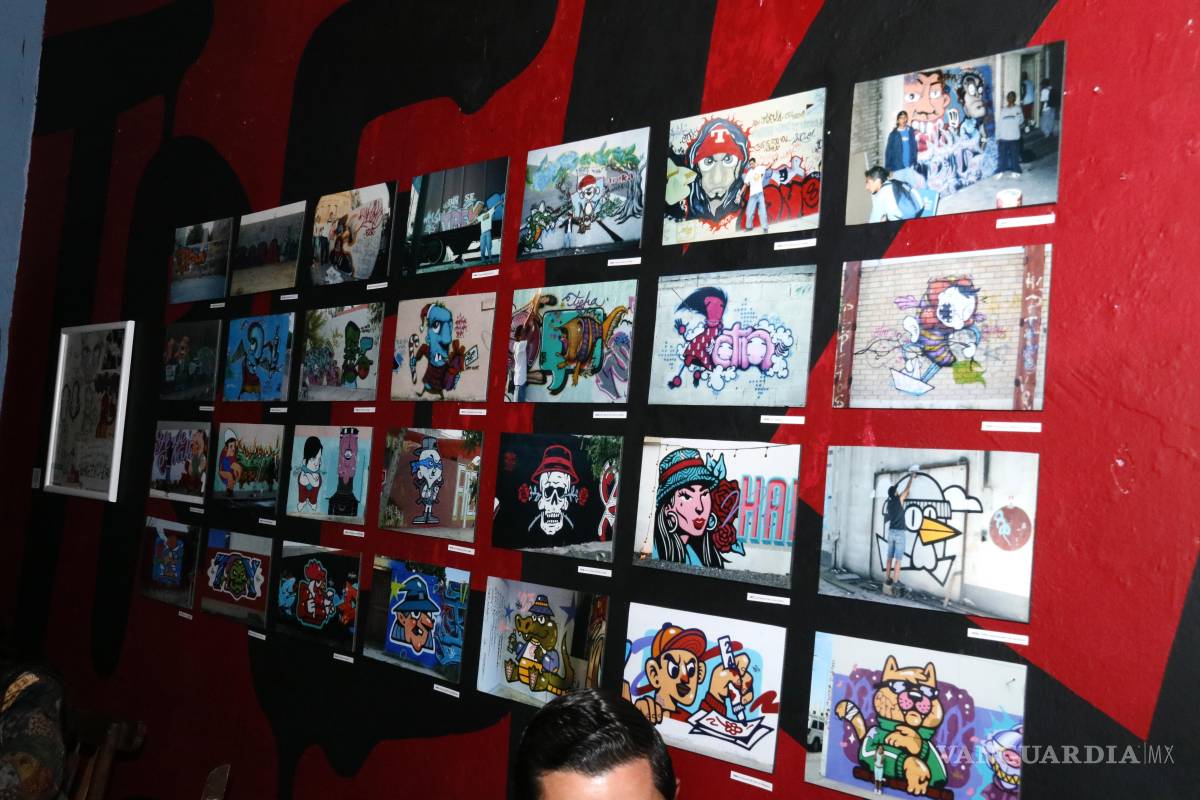 $!Inauguración de la exposición del artista urbano, grafitero y diseñador grafico Jorge González Valerio conocido en el medio artístico como “Treka”, en el bar Cerdo de Babel ubicado en el centro histórico de Saltillo. “Treka”, artista urbano, grafitero y diseñador gráfico inauguró su exposición en el Bar Cerdo de Babel. Obras de Jorge González Valerio conocido en el medio artístico como “Treka”, expuestas en el bar Cerdo de Babel.