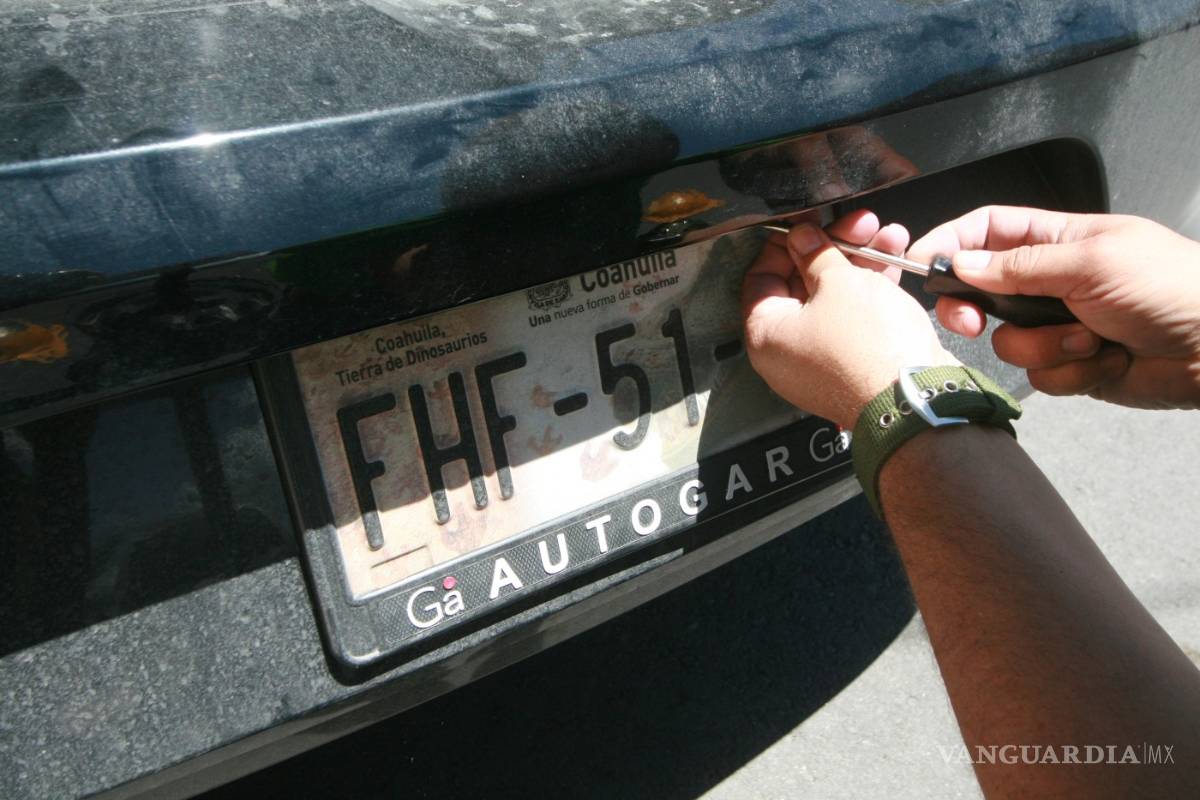 Torreonenses prefieren plaquear en Durango para no pagar tenencia