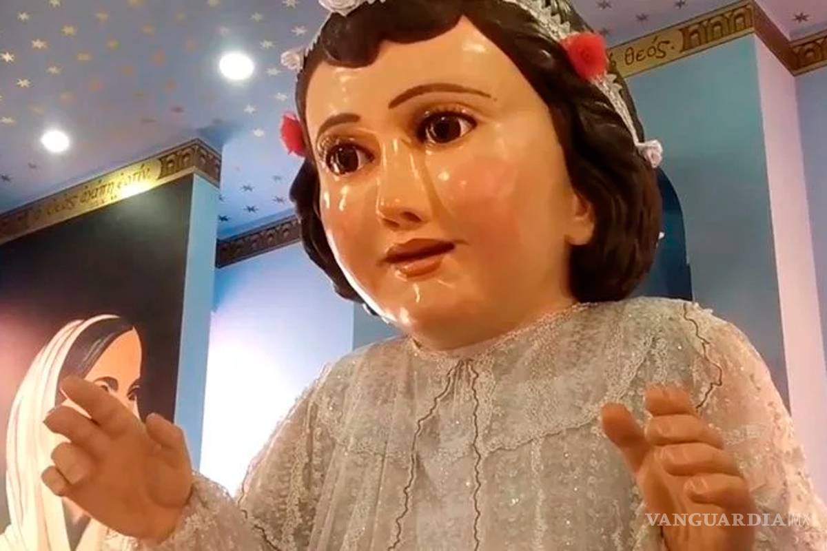 Con un ropón de nueve metros, visten al “Niño Dios” gigante de Zacatecas