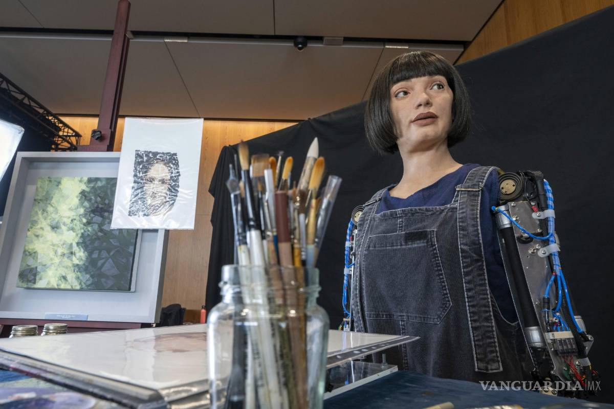 $!El robot humanoide Ai-Da aparece en la Cumbre Mundial AI for Good de la UIT en Ginebra, Suiza.