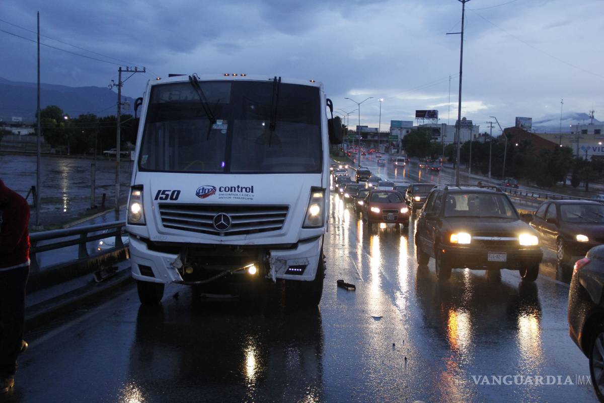 $!Provoca lluvia 16 choques en Saltillo