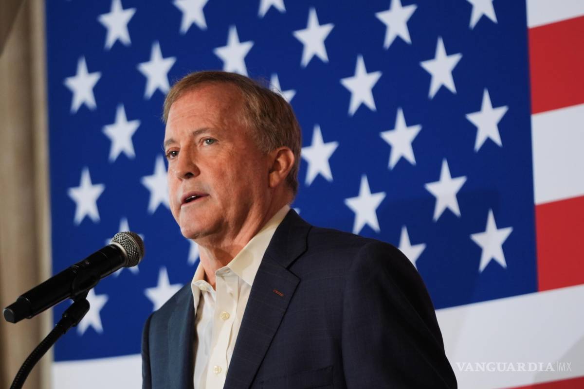 $!El candidato republicano al Senado de los Estados Unidos, el Fiscal General de Texas, Ken Paxton, habla en un evento de campaña en Fort Worth.