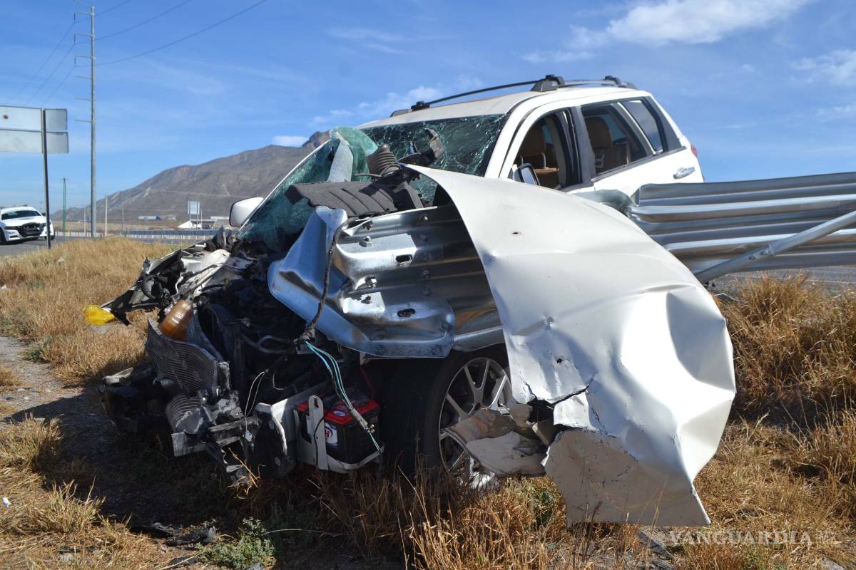Tras quedarse dormido, conductor sobrevive milagrosamente en aparatoso accidente en Ramos Arizpe
