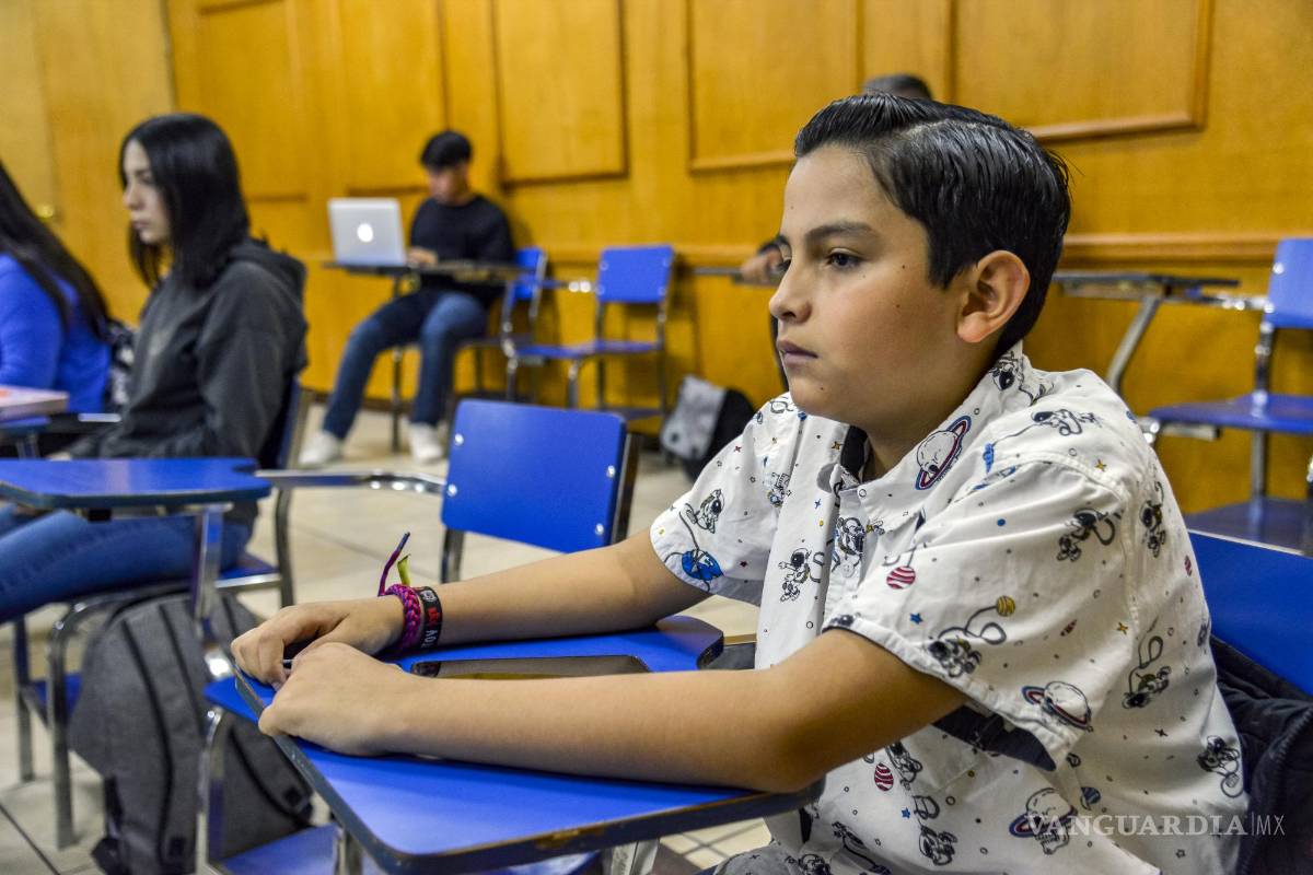 $!Manu tiene 12 años, sabe derivadas, integrales, función lineal, pero optó por estudiar derecho en la Facultad de la UAdeC.