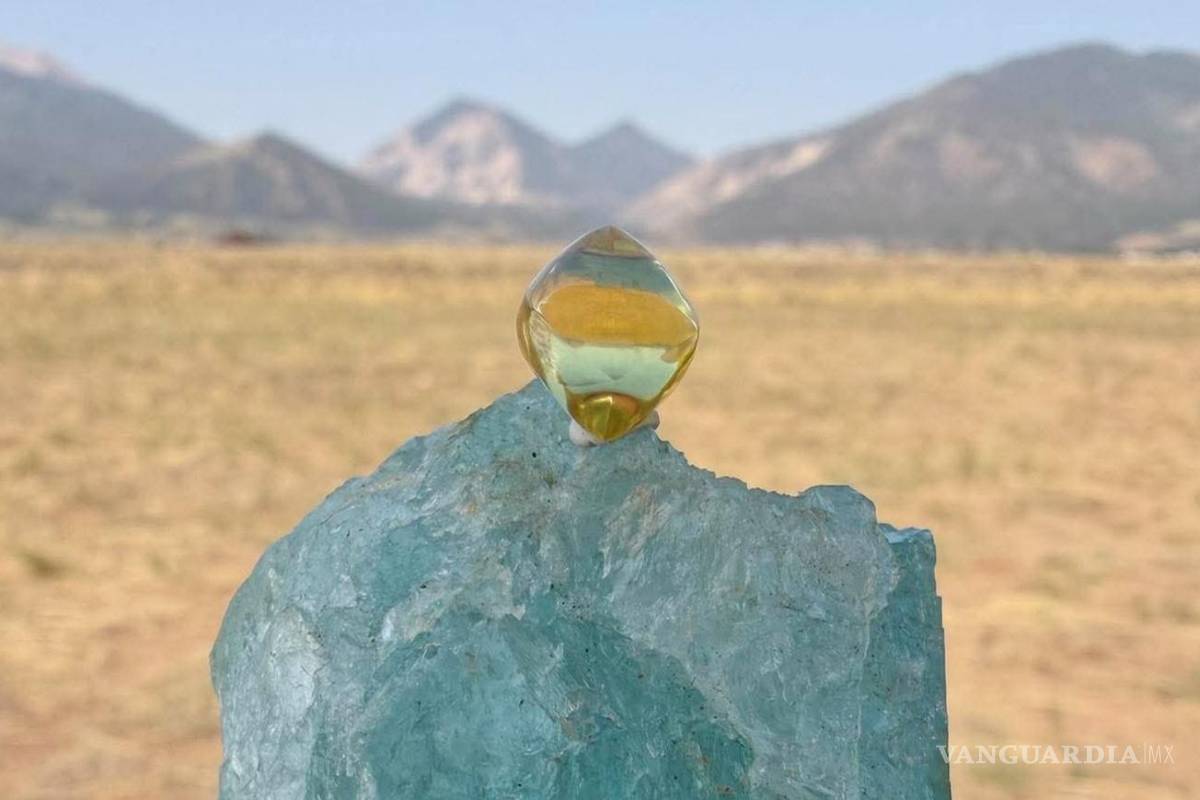 $!Esta fotografía, facilitada por Jack Pearadin, muestra el diamante American Dream sobre una gran gema el 9 de agosto de 2026 en Buena Vista, Colorado.
