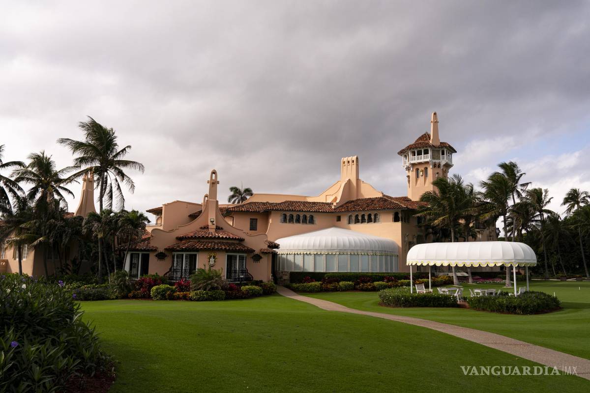 $!El club privado y la casa de Donald Trump, en Palm Beach. El presidente es un usuario frecuente de visas de trabajadores invitados en sus complejos turísticos.