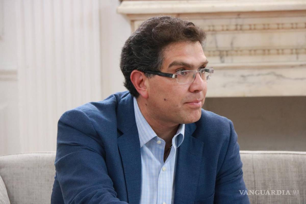 Ríos Piter pide al INE garantizar equidad a candidatos independientes