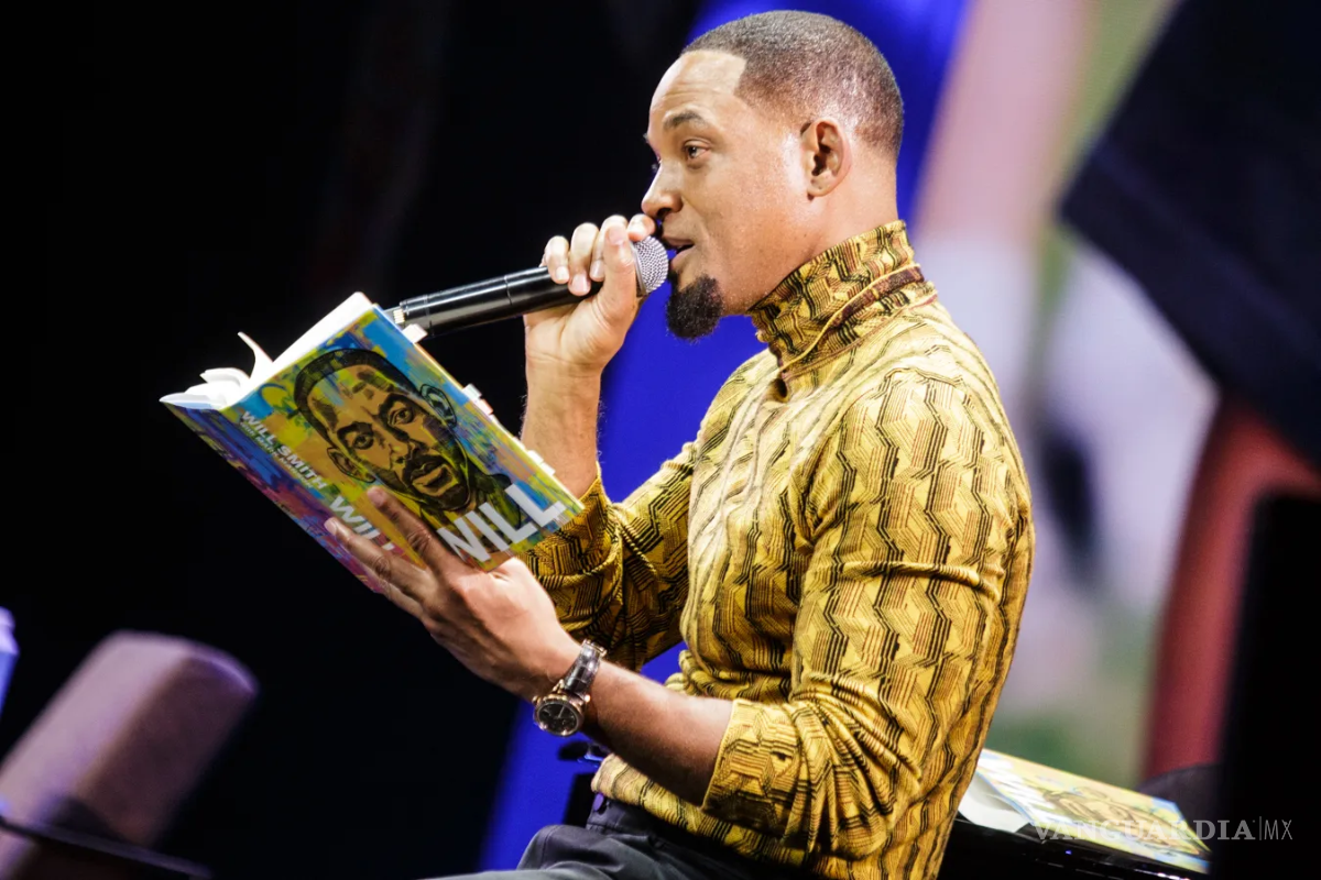 $!Will Smith lee algunos pasajes de su libro de memorias en una presentación en EU.