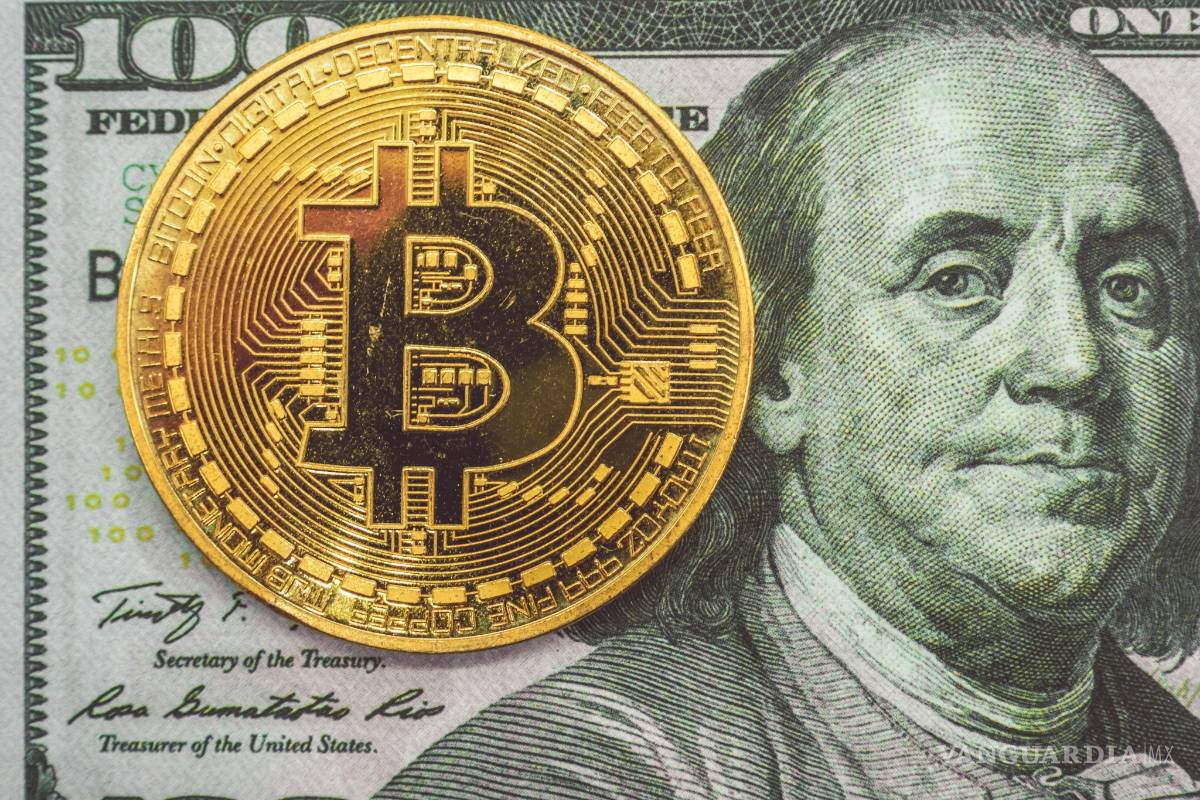Alcanza el bitcoin un récord histórico: supera los 49 mil dólares por unidad