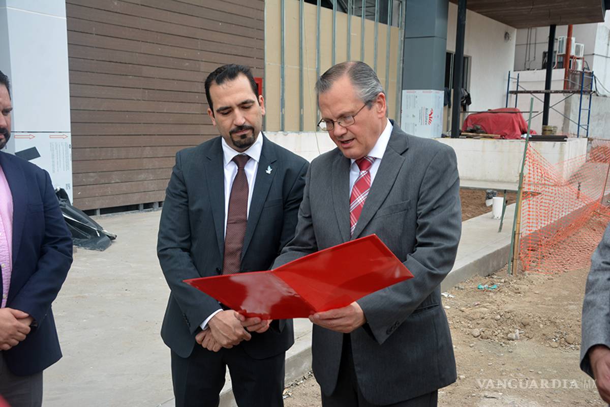 Entregan licencia de funcionamiento a una clínica hospital en Piedras Negras