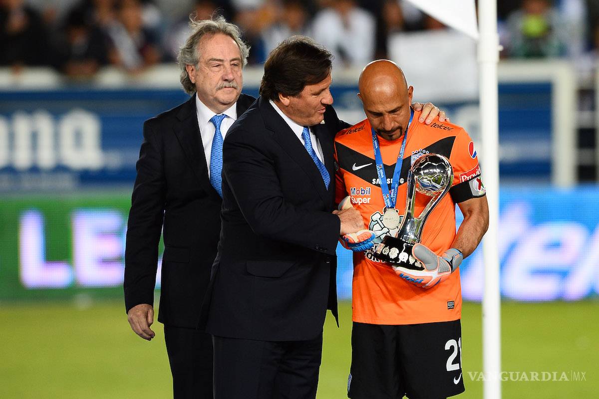 $!La 'pequeña' razón por la que 'El Conejo' Pérez pudo no haber debutado en el Cruz Azul