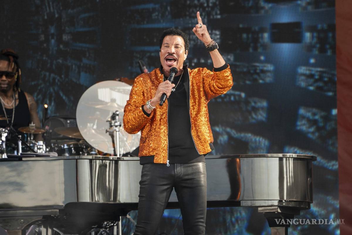 $!Lionel Richie durante su concierto en el Festival Heritage de Nueva Orleans el 29 de abril de 2022.