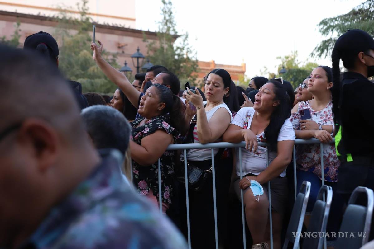 $!Cientos de personas se reunieron con motivo del concierto de música regional.