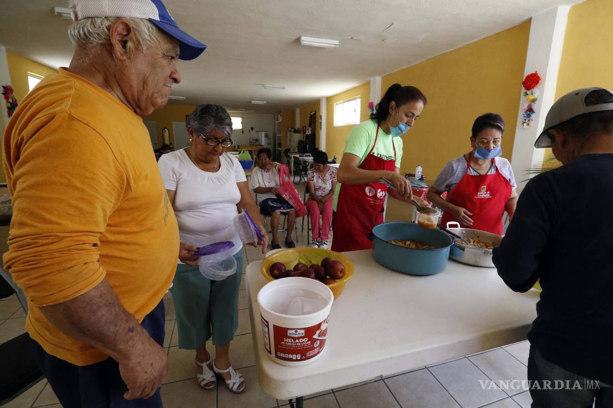 Coronavirus: Ancianitos de Saltillo arriesgan su vida por comida en cuarentena de COVID-19
