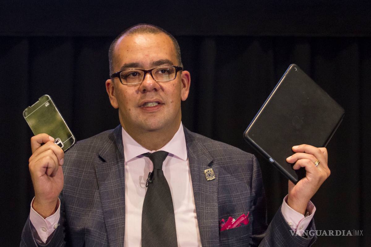 Director de Tv UNAM critica a Juan Gabriel y lo tunden en redes sociales